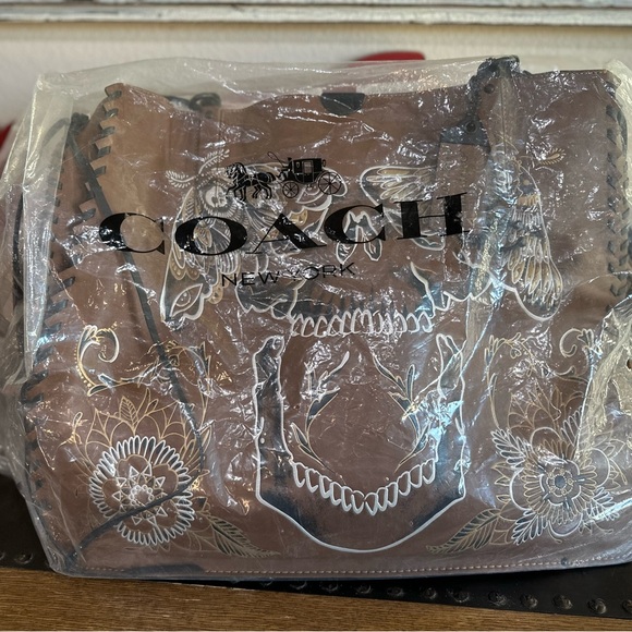 🔥One of a Kind🔥 Coach Dreamer Tote 52 With Tattoo x Chelsea Champlain GloveTan - Picture 3 of 15
